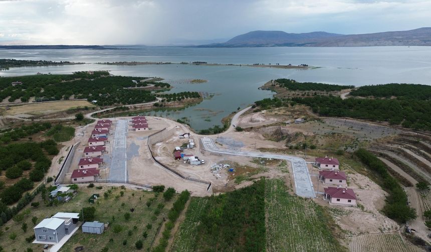 Kadıçayırı’nda Yeni Yaşam Yükseliyor: Kırsal Konutlar Bölgeye Değer Katıyor