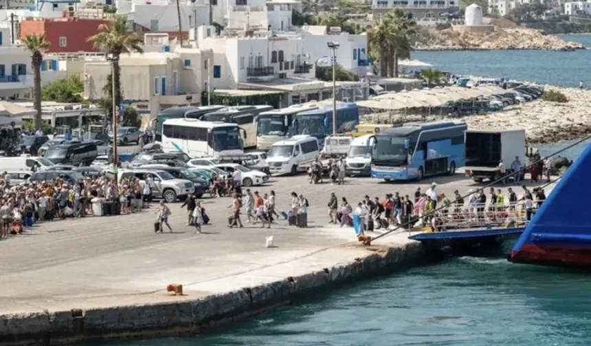 Kapıda vizeyle Türk turistler Yunan'a akın etti: Midilli, Sakız ve Sisam’da 261 bini aşkın ziyaretçi