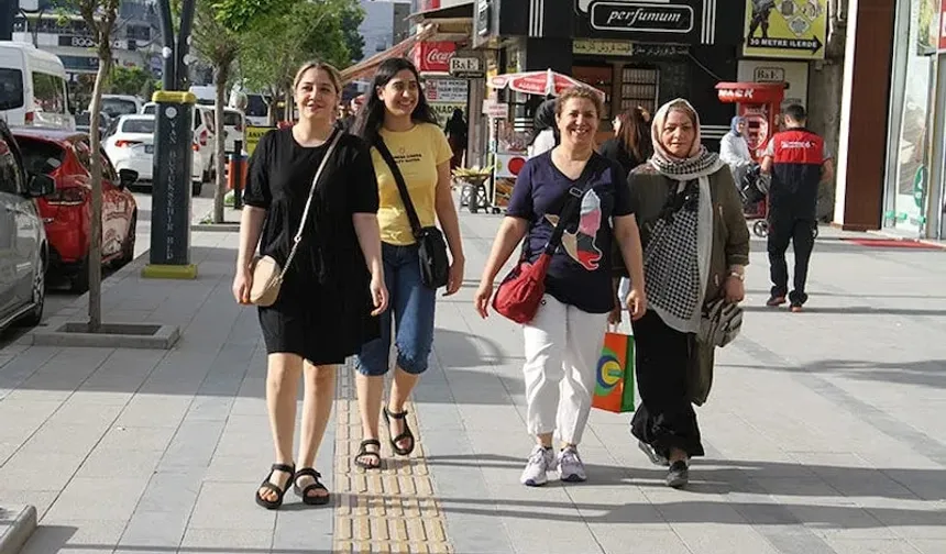 Van, eğlence arayan İranlı turistlerin uğrak noktası haline geldi