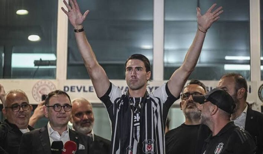 Beşiktaş, Dusan Vlahovic ile 3 yıllık sözleşme imzaladı