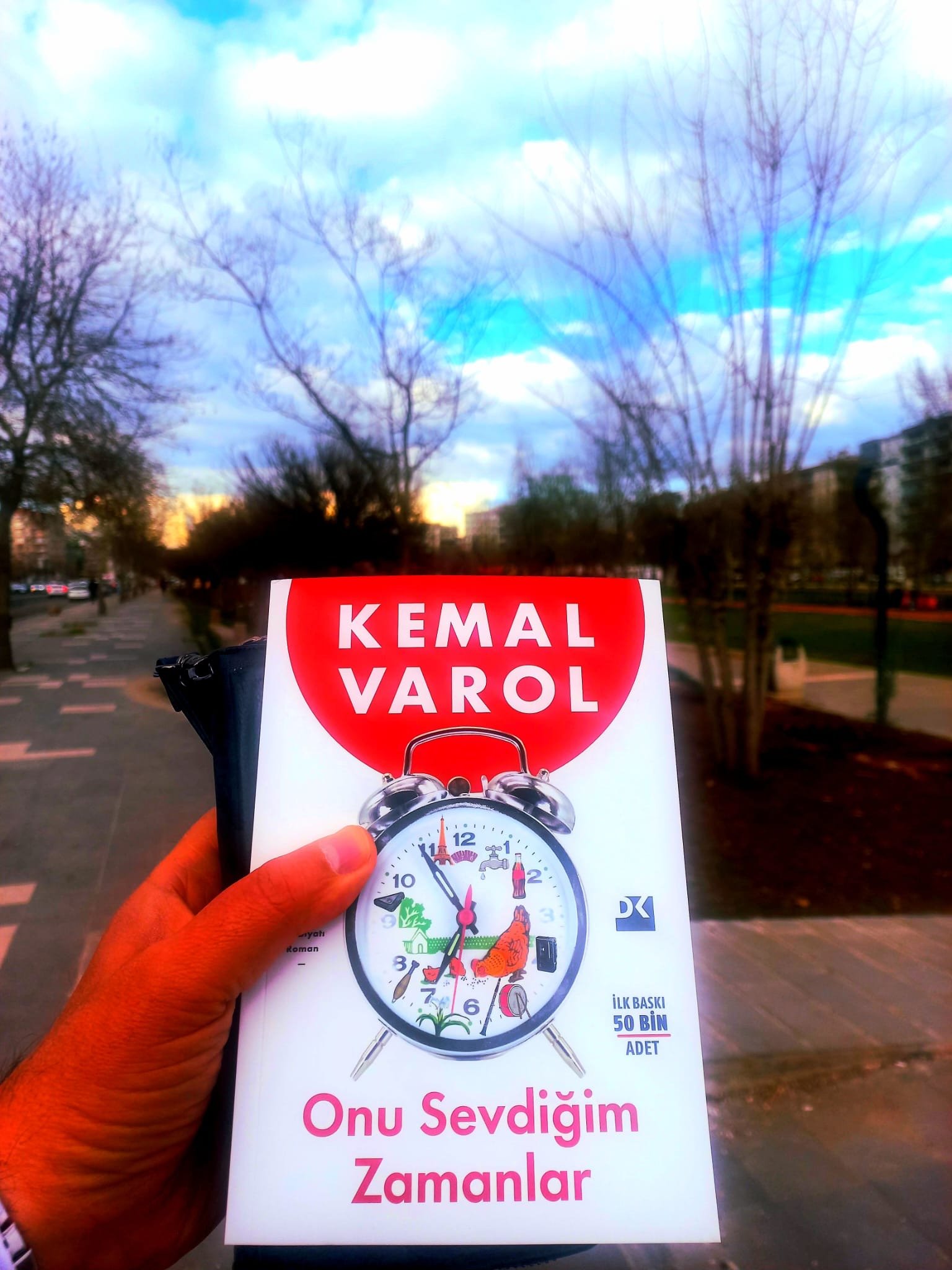 Bazı Kitaplar Okunmaz, Yaralar