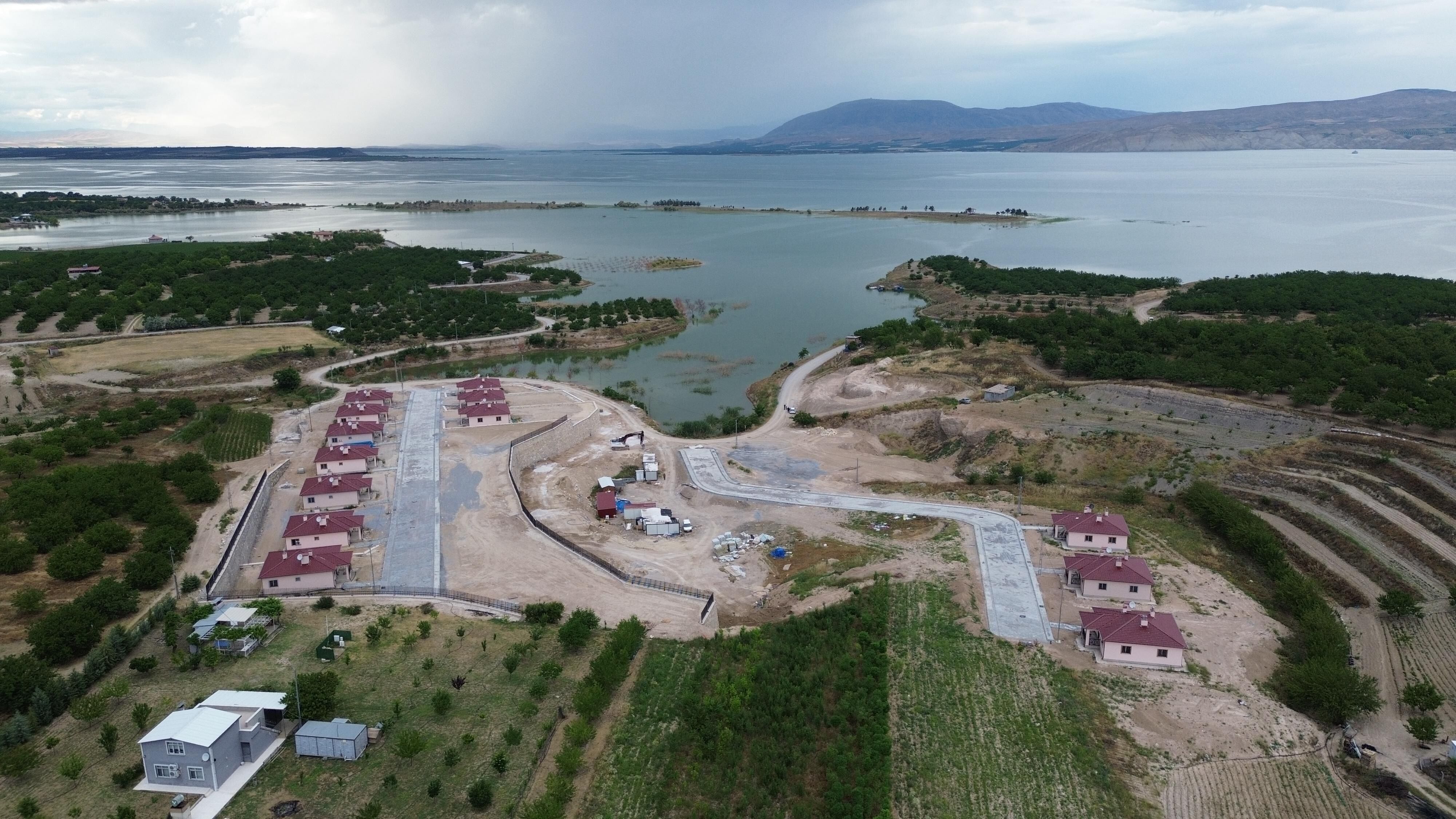 Kadıçayırı’nda Yeni Yaşam Yükseliyor: Kırsal Konutlar Bölgeye Değer Katıyor