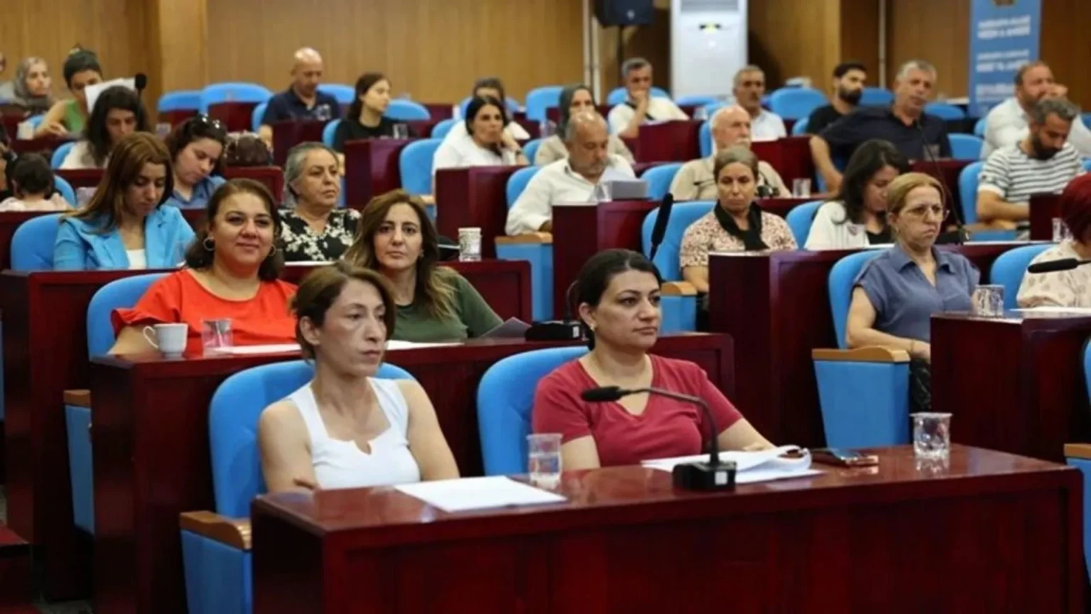 Diyarbakır’da istifa eden Belediye Eş Başkanı Doğan Hatun’un yerine Evin Yelboğa seçildi