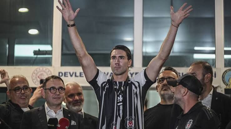 Beşiktaş, Dusan Vlahovic ile 3 yıllık sözleşme imzaladı