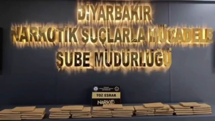 Diyarbakır'da bir araçta 14 kilo esrar ele geçirildi